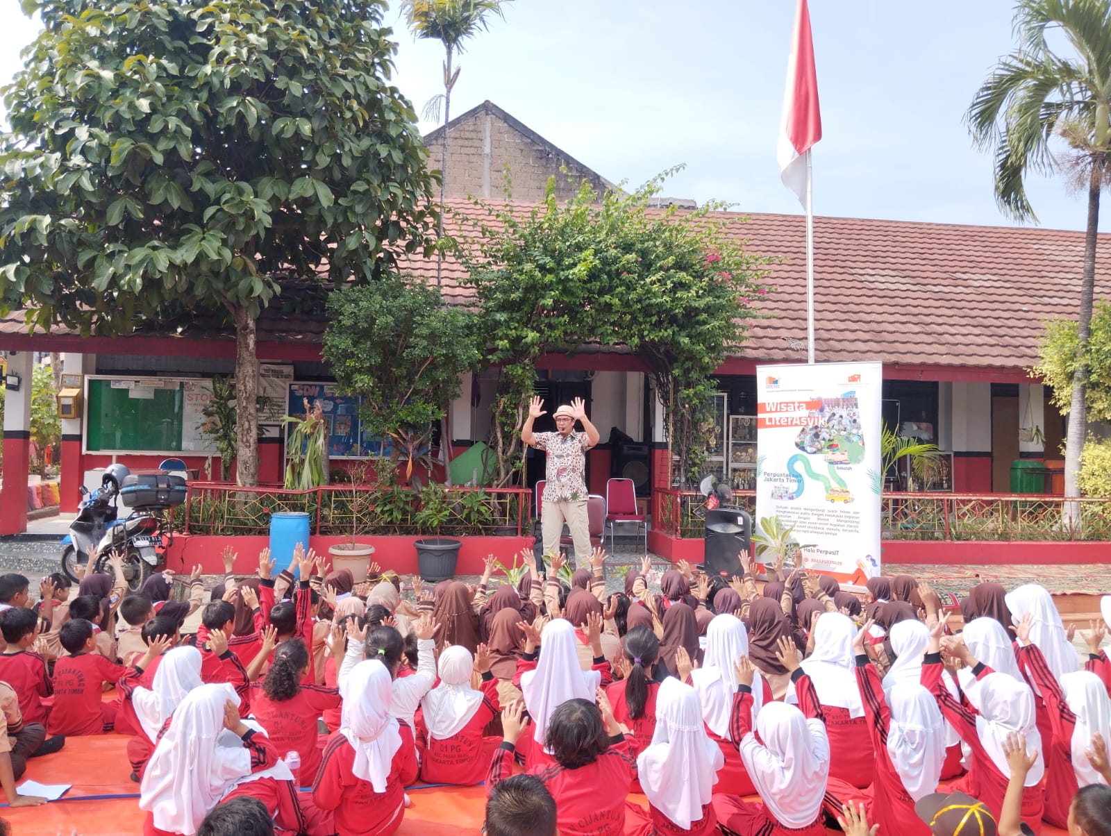 Wisata LiterAsyik Ke SDN Cijantung 01